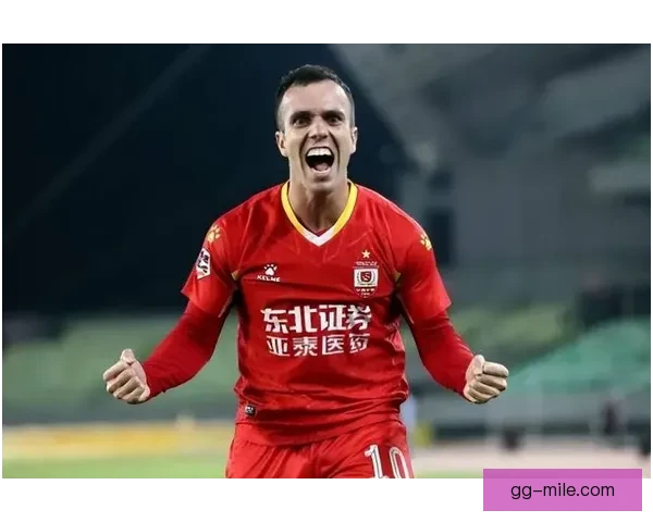 中超转会市场再掀波澜北京国安官宣签下实力新入籍归化球员引发关注 中超转会市场再掀波澜北京国安官宣签下实力新入籍归化球员引发关注