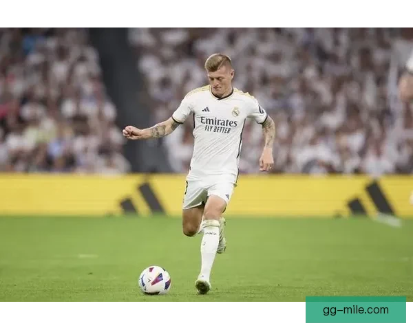 克罗斯训练间隙享受高尔夫乐趣社交平台分享轻松一刻 克罗斯训练间隙享受高尔夫乐趣社交平台分享轻松一刻